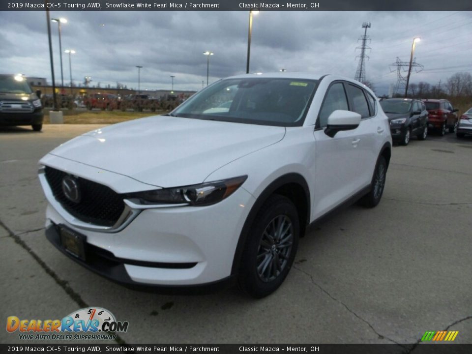 Front 3/4 View of 2019 Mazda CX-5 Touring AWD Photo #1