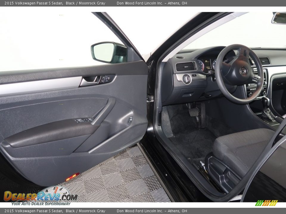 2015 Volkswagen Passat S Sedan Black / Moonrock Gray Photo #36