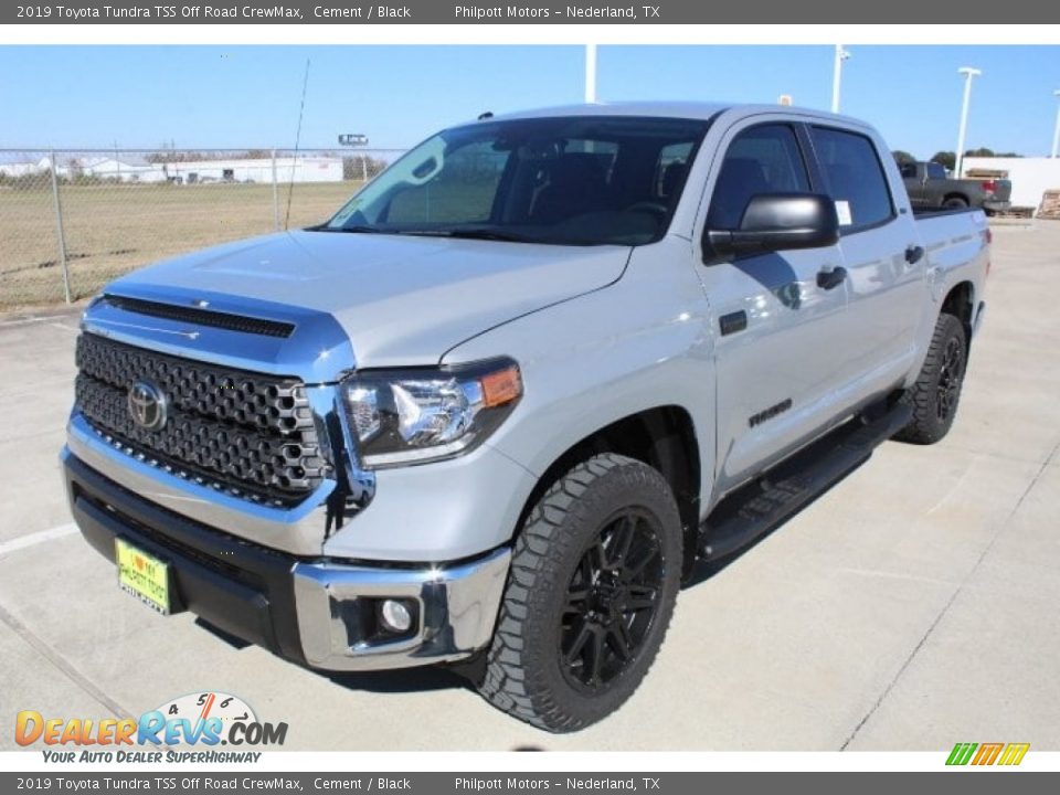 Front 3/4 View of 2019 Toyota Tundra TSS Off Road CrewMax Photo #4