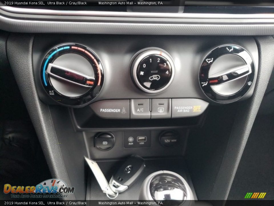 Controls of 2019 Hyundai Kona SEL Photo #23