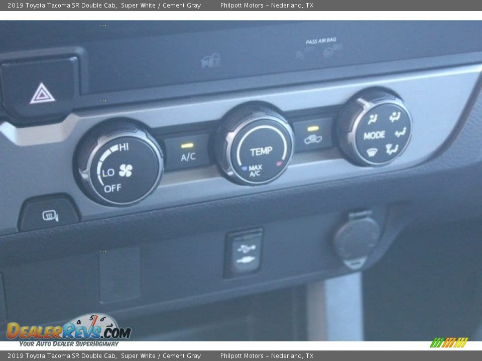 Controls of 2019 Toyota Tacoma SR Double Cab Photo #13