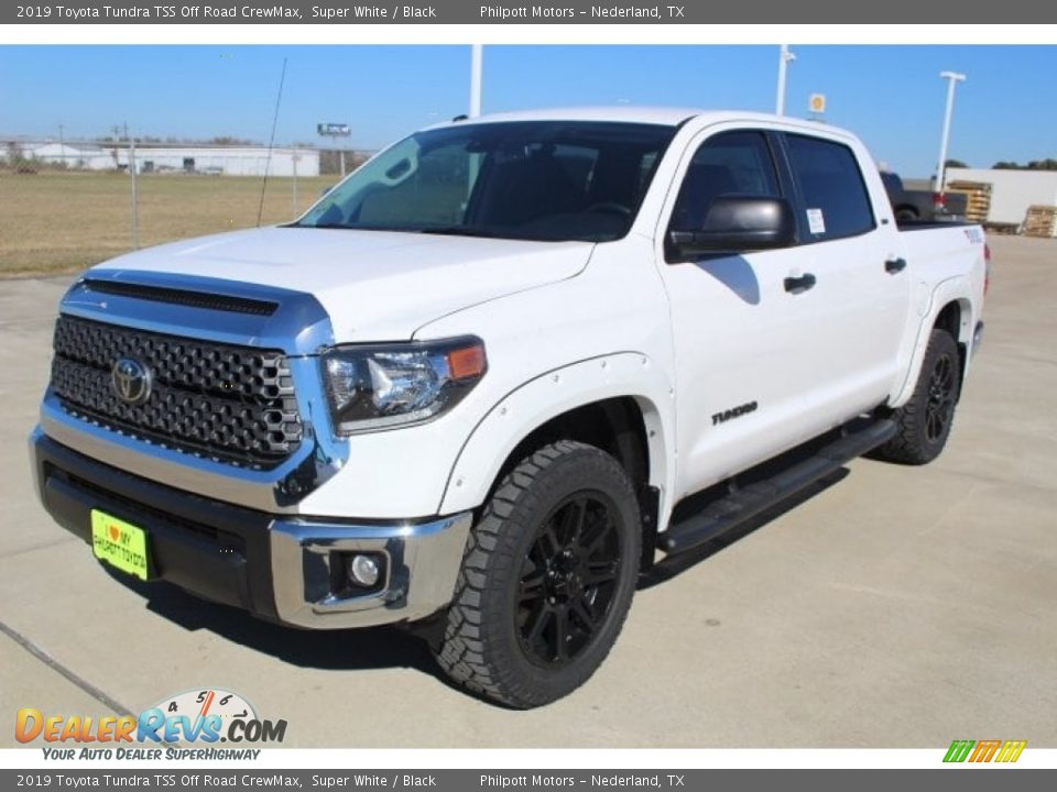 Front 3/4 View of 2019 Toyota Tundra TSS Off Road CrewMax Photo #4