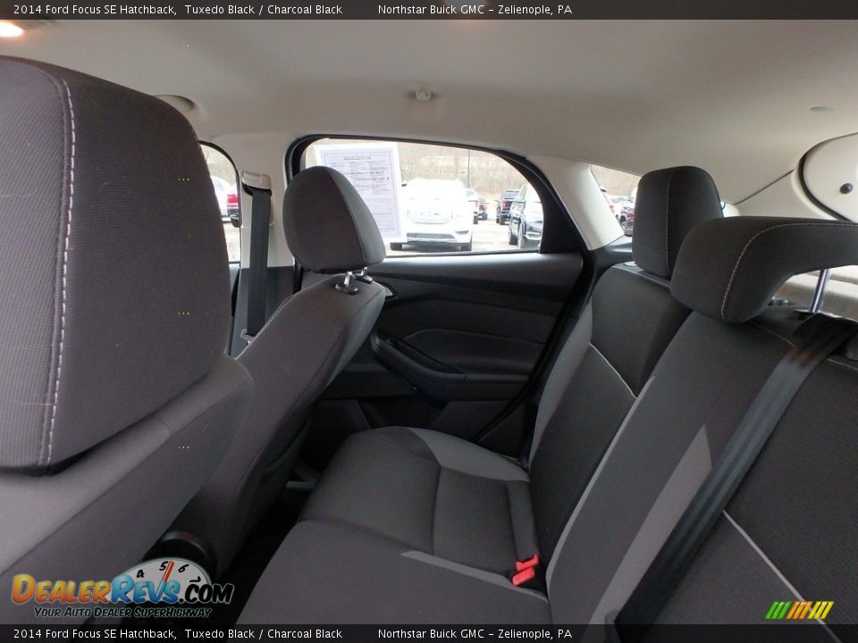 2014 Ford Focus SE Hatchback Tuxedo Black / Charcoal Black Photo #16