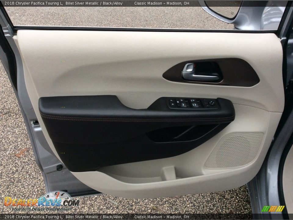2018 Chrysler Pacifica Touring L Billet Silver Metallic / Black/Alloy Photo #13