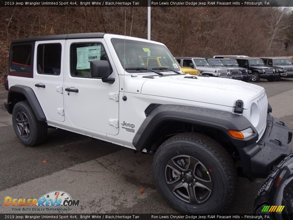 Front 3/4 View of 2019 Jeep Wrangler Unlimited Sport 4x4 Photo #7