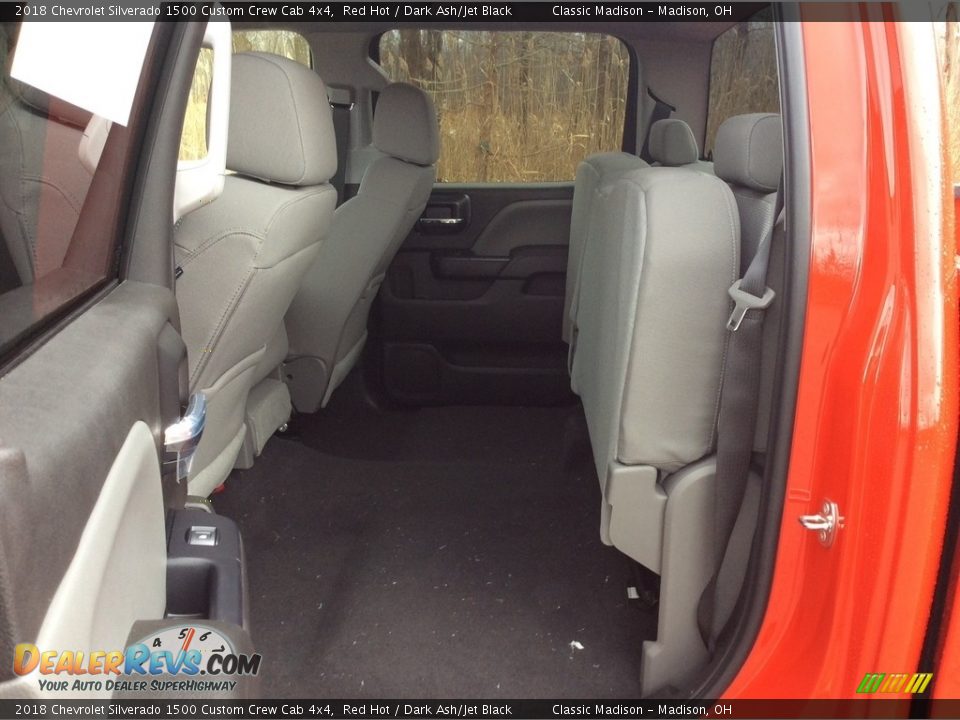 2018 Chevrolet Silverado 1500 Custom Crew Cab 4x4 Red Hot / Dark Ash/Jet Black Photo #16