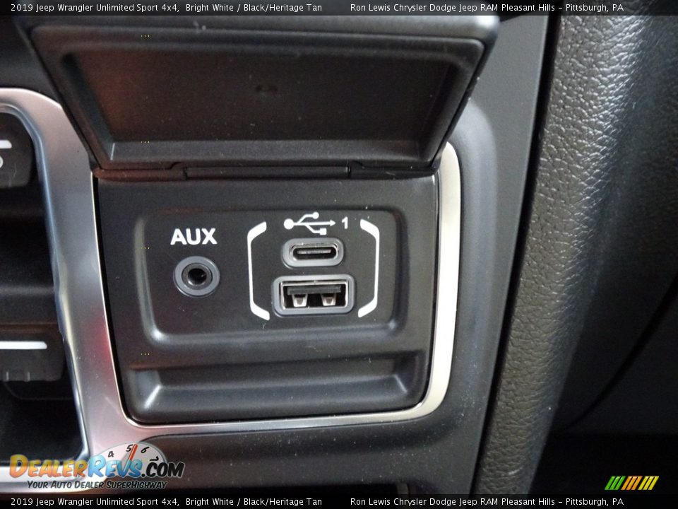 2019 Jeep Wrangler Unlimited Sport 4x4 Bright White / Black/Heritage Tan Photo #17