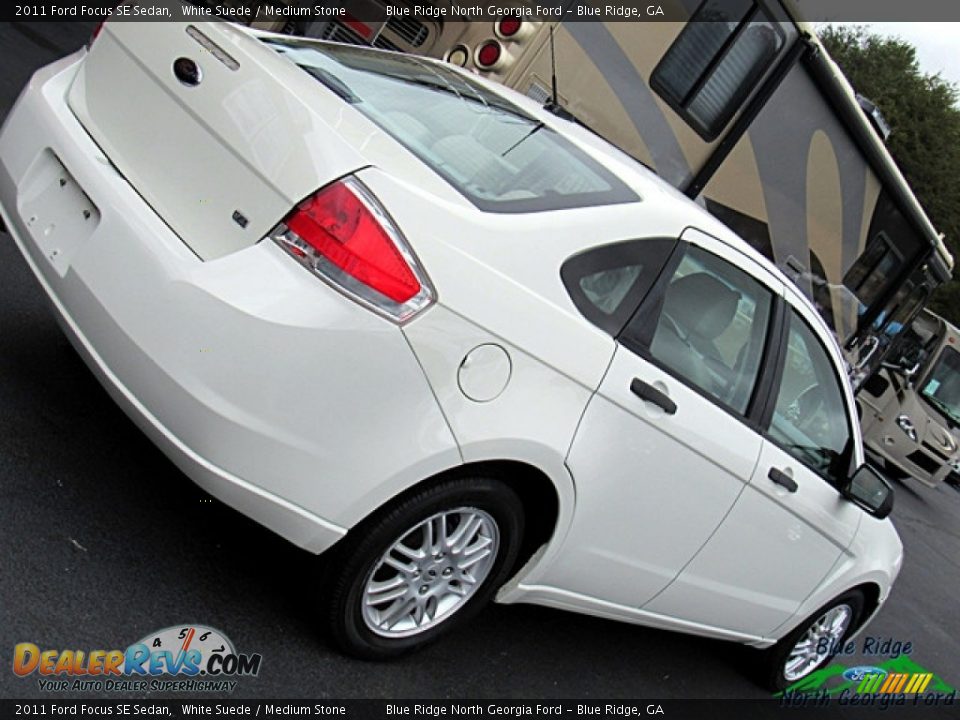 2011 Ford Focus SE Sedan White Suede / Medium Stone Photo #28