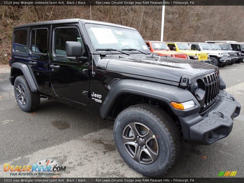 Front 3/4 View of 2019 Jeep Wrangler Unlimited Sport 4x4 Photo #7