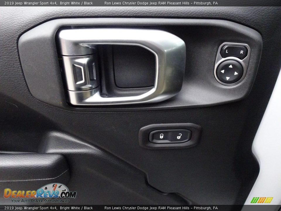 Controls of 2019 Jeep Wrangler Sport 4x4 Photo #13