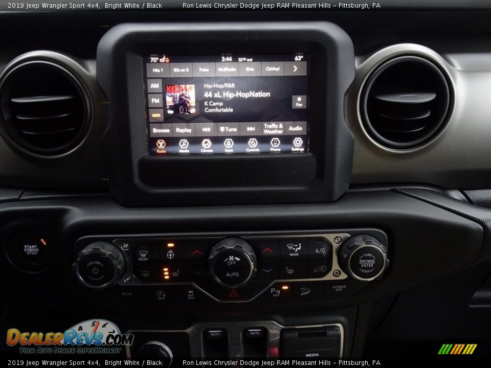 Controls of 2019 Jeep Wrangler Sport 4x4 Photo #15