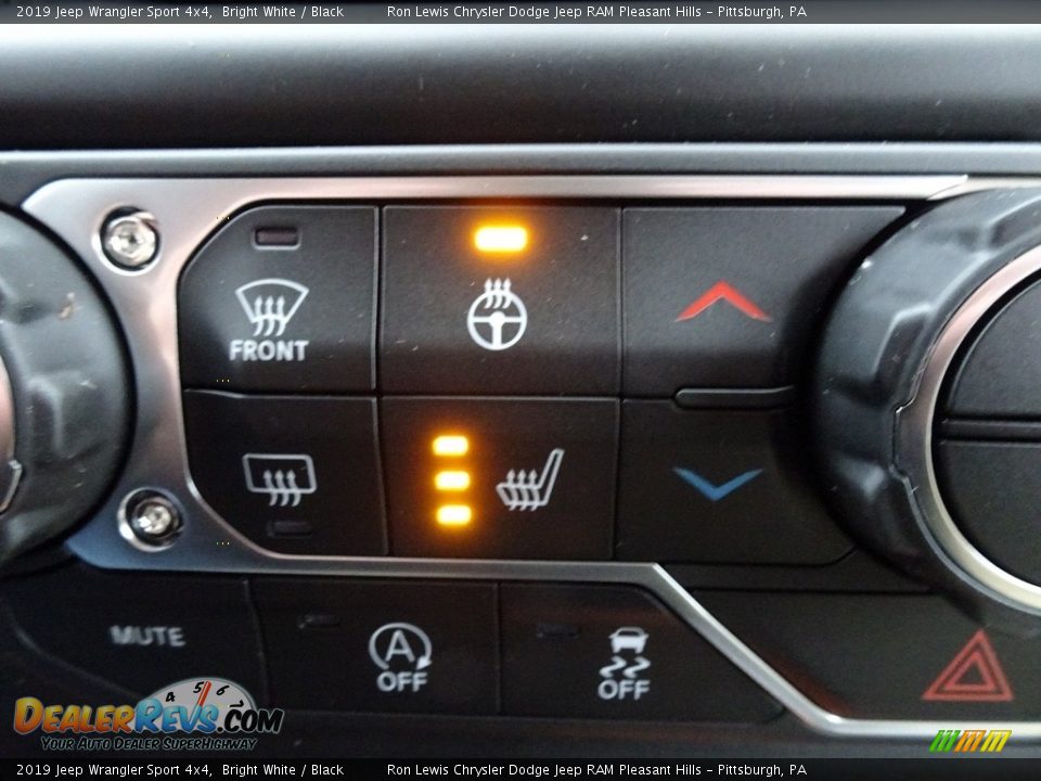 Controls of 2019 Jeep Wrangler Sport 4x4 Photo #18