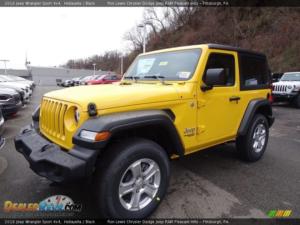 Front 3/4 View of 2019 Jeep Wrangler Sport 4x4 Photo #1