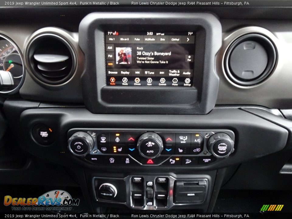 Controls of 2019 Jeep Wrangler Unlimited Sport 4x4 Photo #15