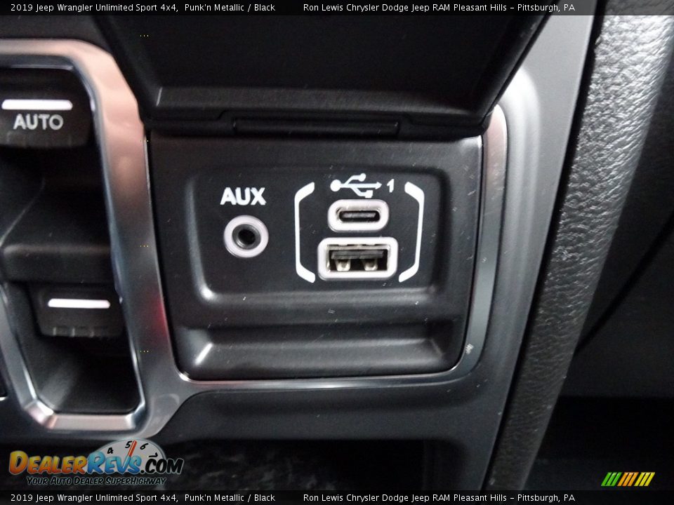2019 Jeep Wrangler Unlimited Sport 4x4 Punk'n Metallic / Black Photo #17