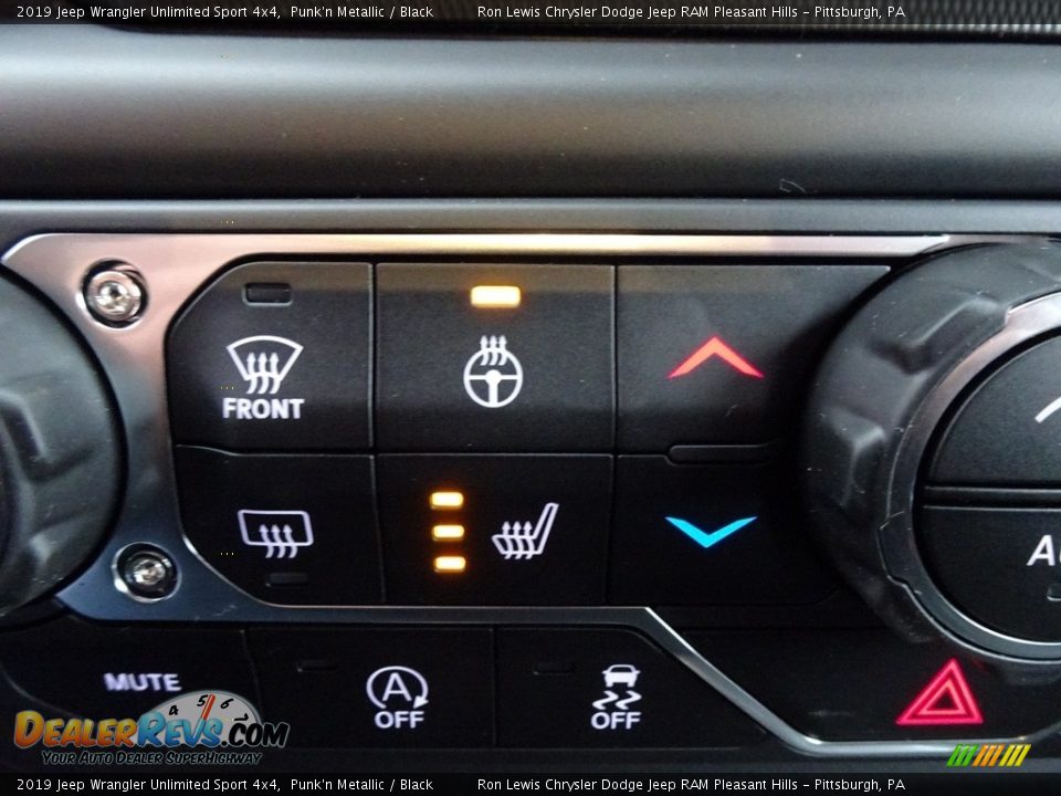 Controls of 2019 Jeep Wrangler Unlimited Sport 4x4 Photo #19