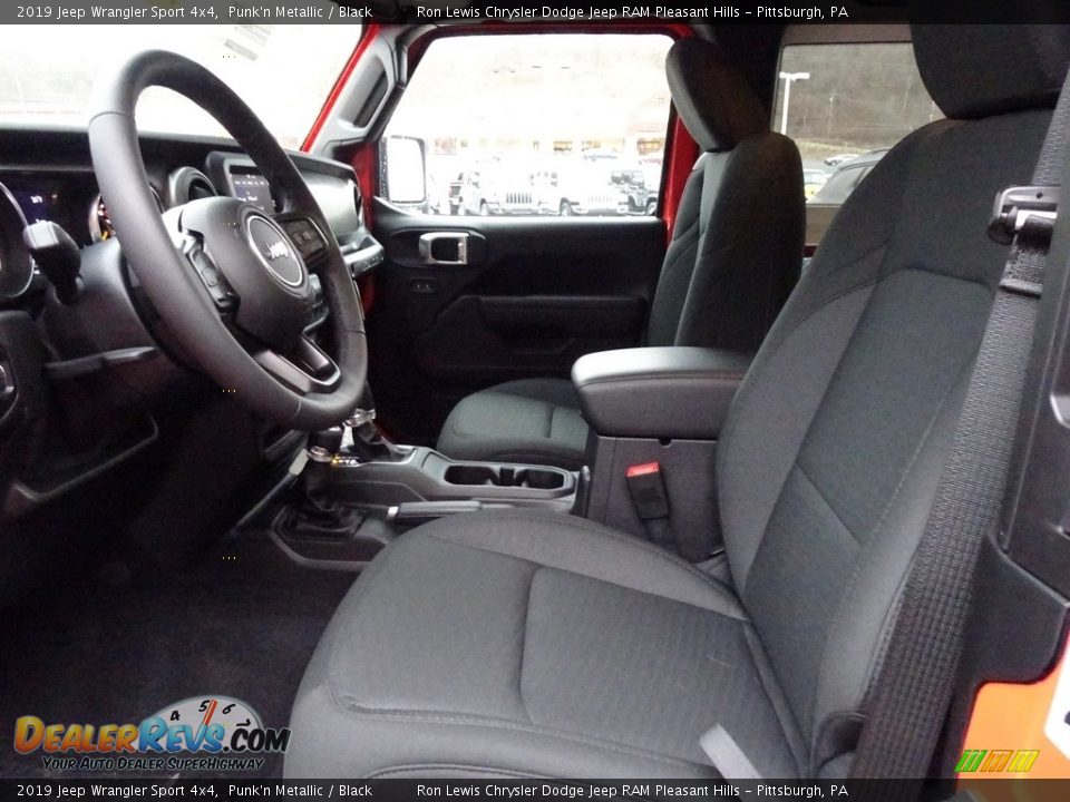 Front Seat of 2019 Jeep Wrangler Sport 4x4 Photo #10