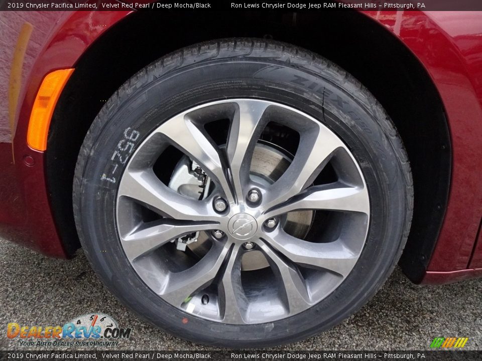 2019 Chrysler Pacifica Limited Wheel Photo #9
