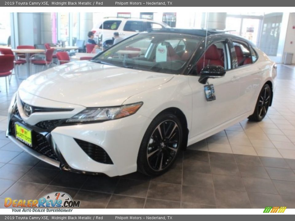 2019 Toyota Camry XSE Midnight Black Metallic / Red Photo #4