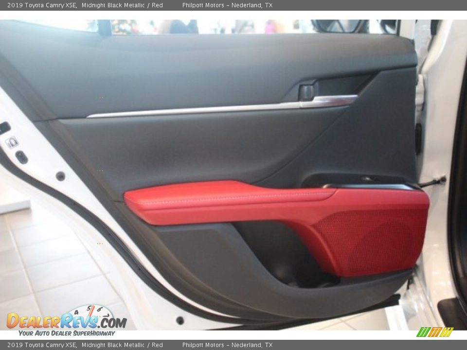 2019 Toyota Camry XSE Midnight Black Metallic / Red Photo #19