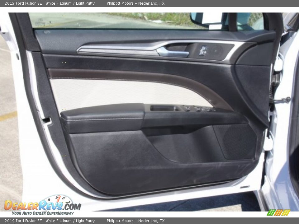 2019 Ford Fusion SE White Platinum / Light Putty Photo #9