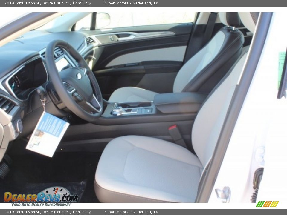 2019 Ford Fusion SE White Platinum / Light Putty Photo #10