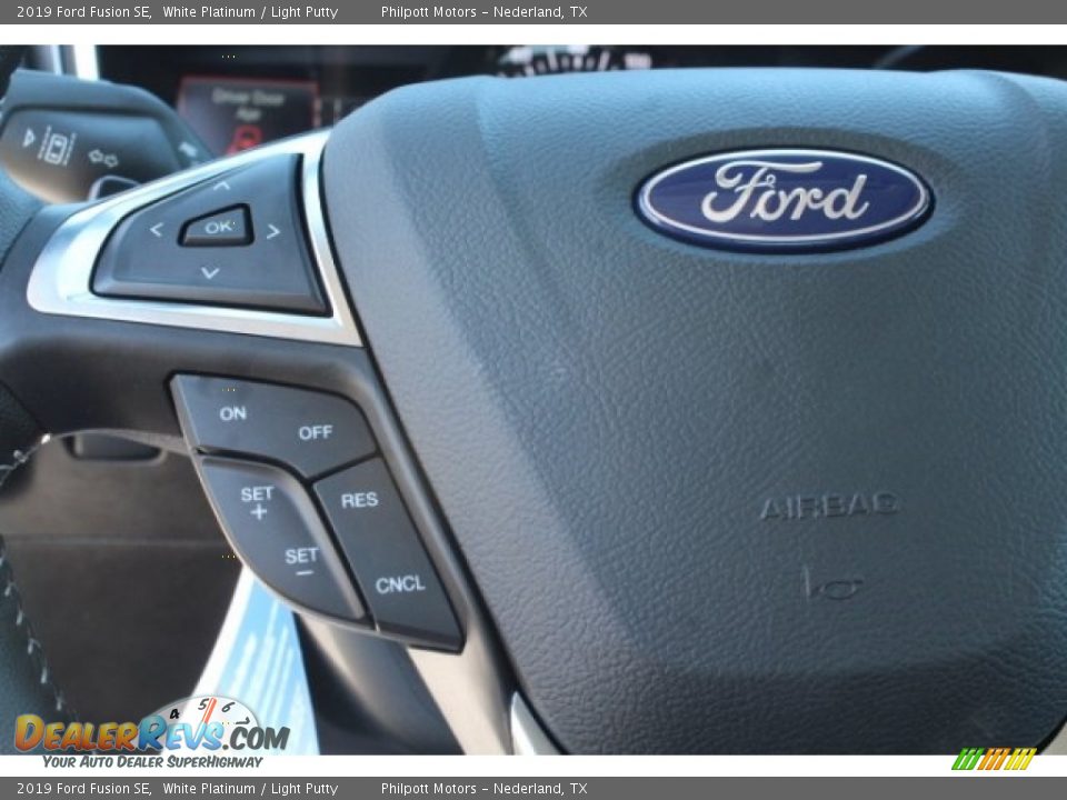2019 Ford Fusion SE White Platinum / Light Putty Photo #14