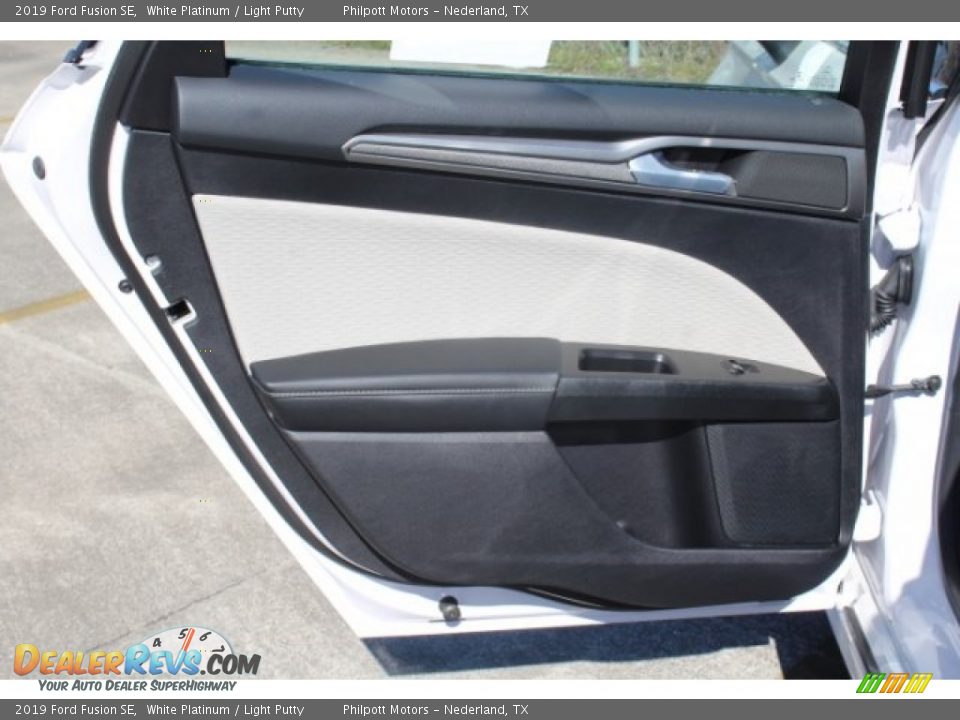 2019 Ford Fusion SE White Platinum / Light Putty Photo #17
