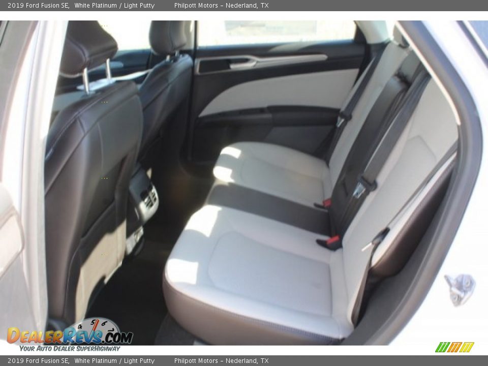 2019 Ford Fusion SE White Platinum / Light Putty Photo #18