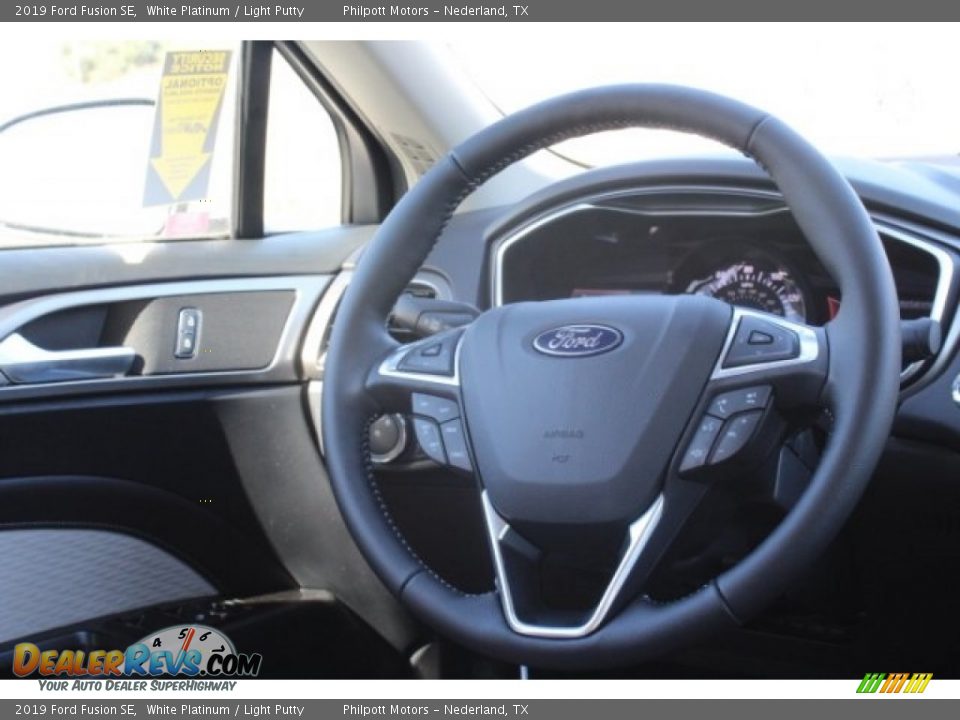 2019 Ford Fusion SE White Platinum / Light Putty Photo #20