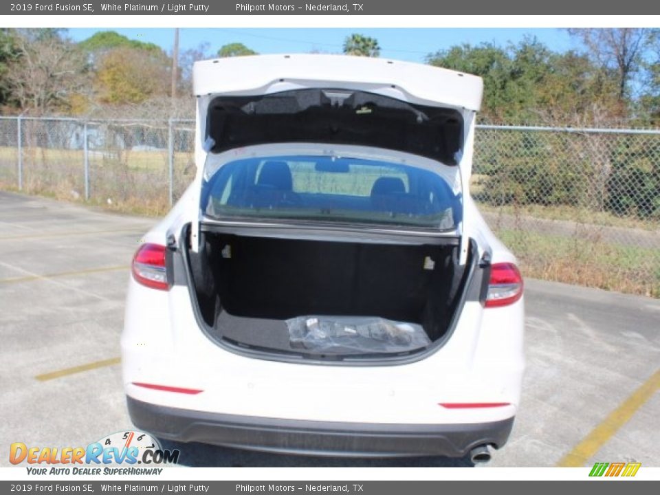 2019 Ford Fusion SE White Platinum / Light Putty Photo #21