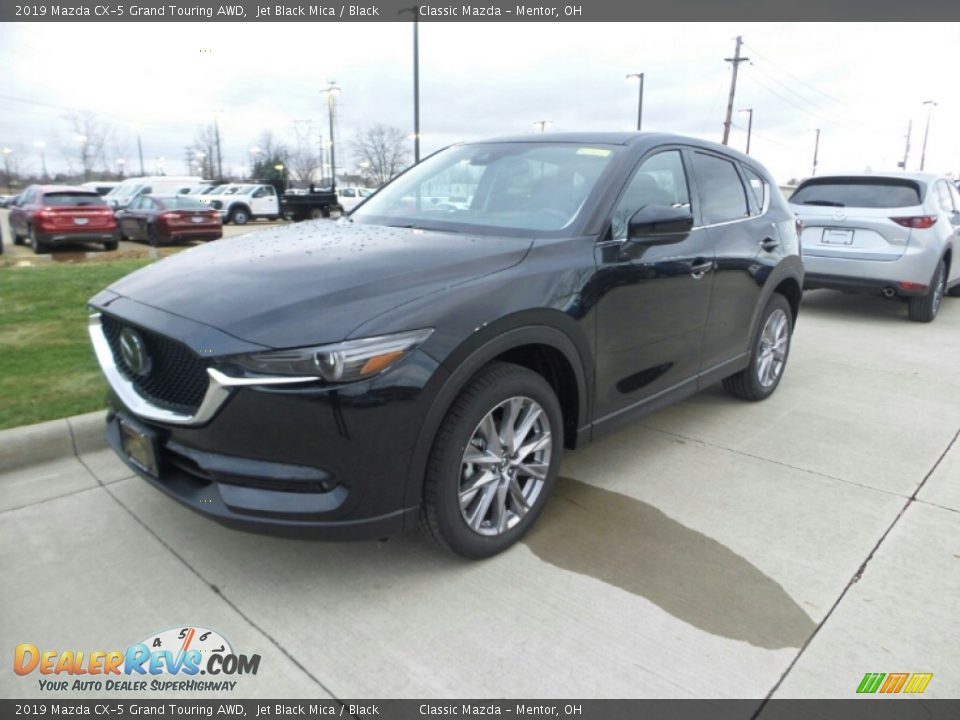 Front 3/4 View of 2019 Mazda CX-5 Grand Touring AWD Photo #1