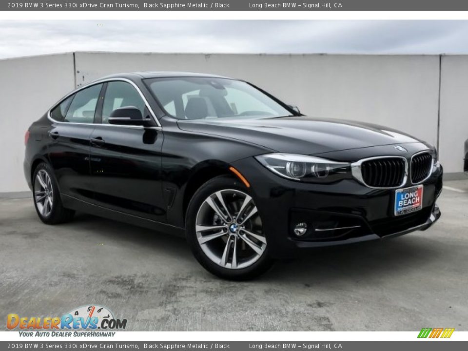 Front 3/4 View of 2019 BMW 3 Series 330i xDrive Gran Turismo Photo #12