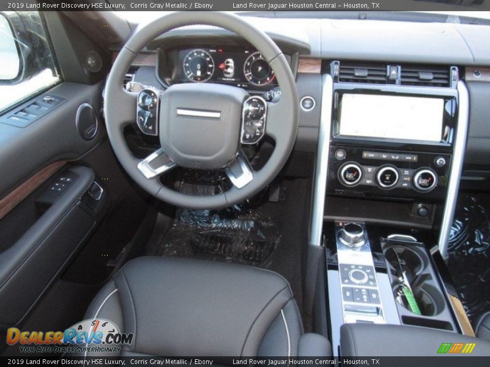 Dashboard of 2019 Land Rover Discovery HSE Luxury Photo #16