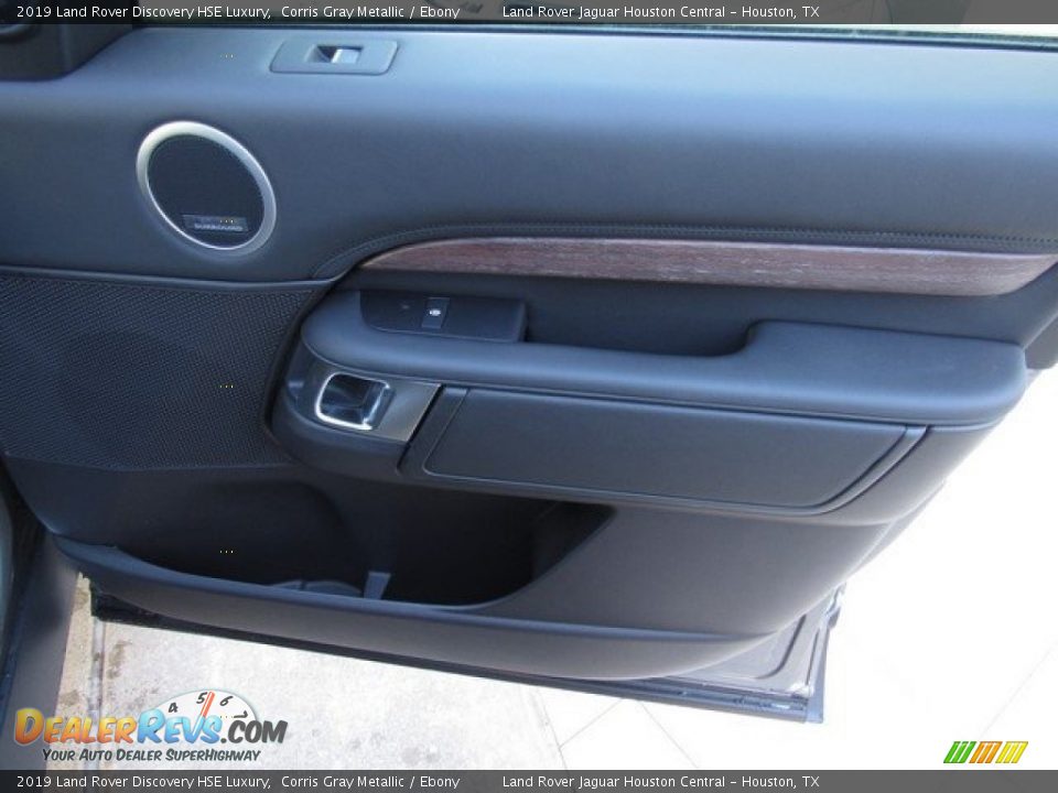 Door Panel of 2019 Land Rover Discovery HSE Luxury Photo #22