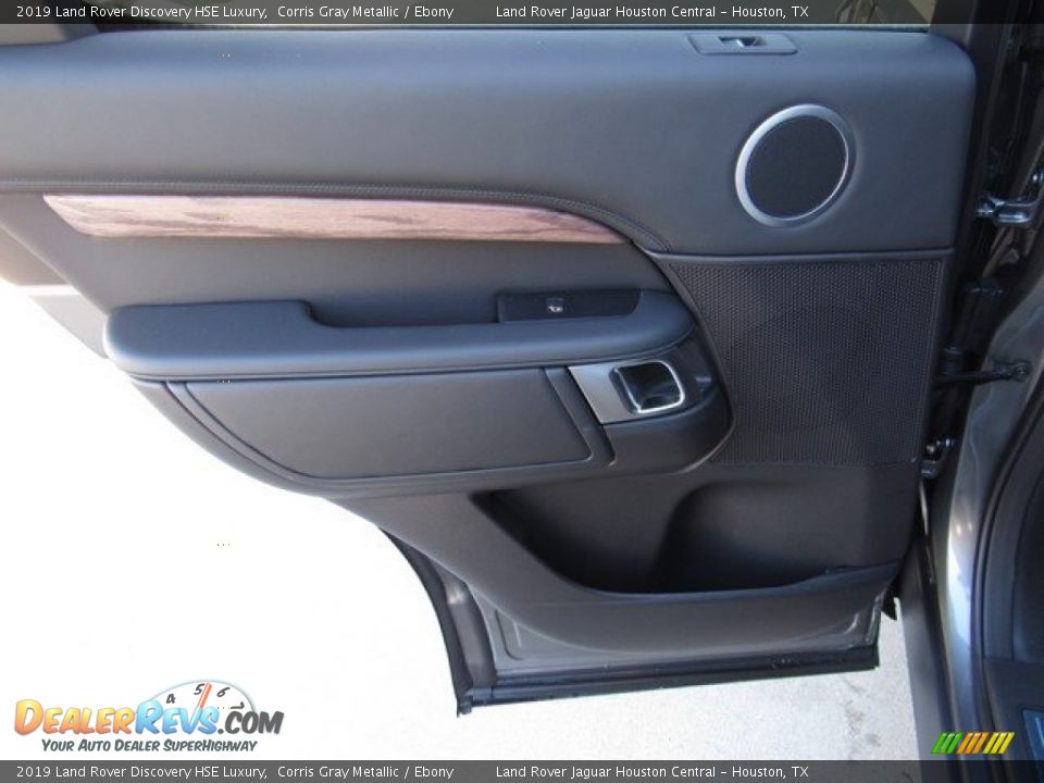 Door Panel of 2019 Land Rover Discovery HSE Luxury Photo #24