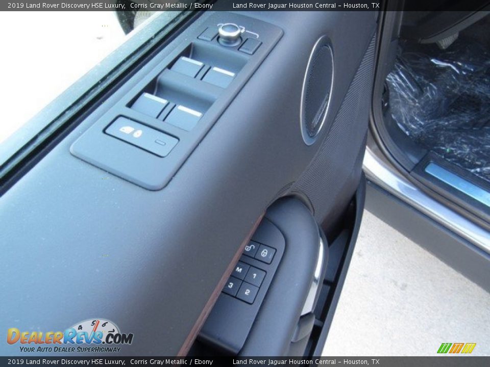 Controls of 2019 Land Rover Discovery HSE Luxury Photo #26