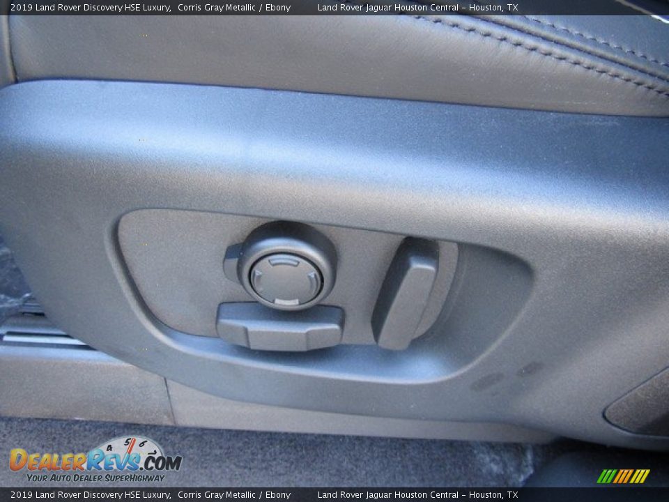 Controls of 2019 Land Rover Discovery HSE Luxury Photo #27