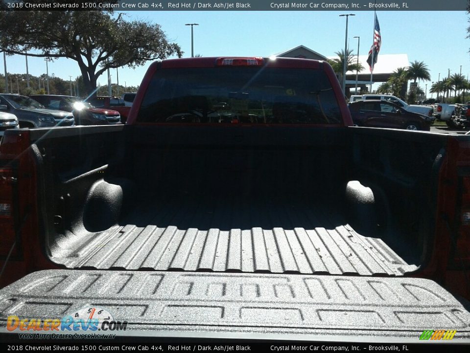 2018 Chevrolet Silverado 1500 Custom Crew Cab 4x4 Red Hot / Dark Ash/Jet Black Photo #19