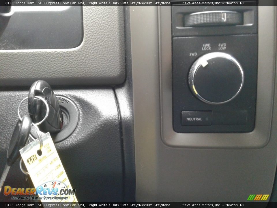 2012 Dodge Ram 1500 Express Crew Cab 4x4 Bright White / Dark Slate Gray/Medium Graystone Photo #24