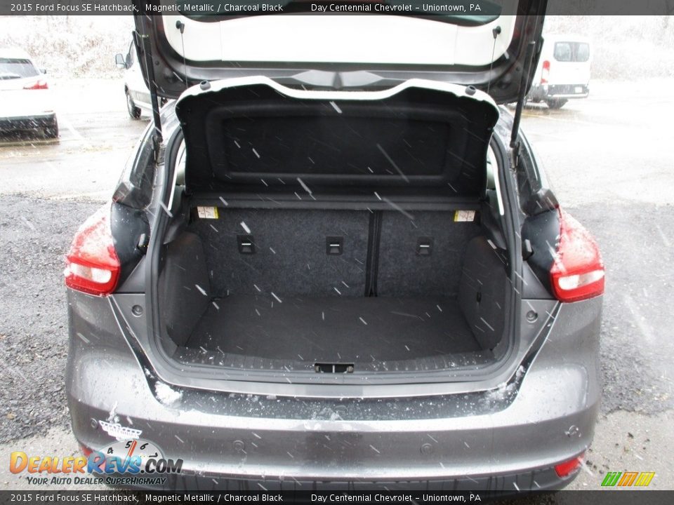 2015 Ford Focus SE Hatchback Magnetic Metallic / Charcoal Black Photo #13