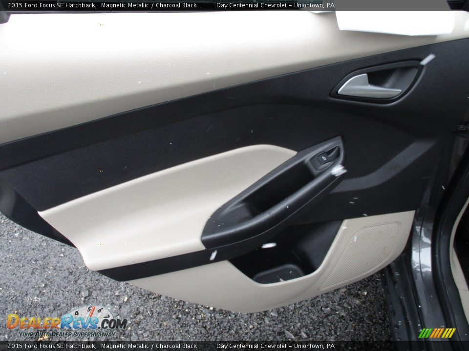 2015 Ford Focus SE Hatchback Magnetic Metallic / Charcoal Black Photo #20