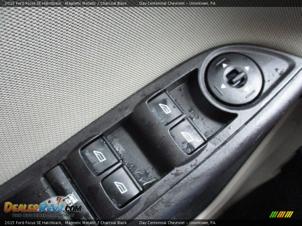 2015 Ford Focus SE Hatchback Magnetic Metallic / Charcoal Black Photo #34