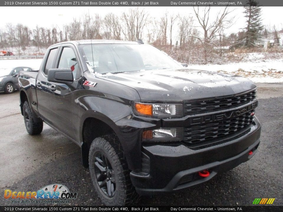 Front 3/4 View of 2019 Chevrolet Silverado 1500 Custom Z71 Trail Boss Double Cab 4WD Photo #10