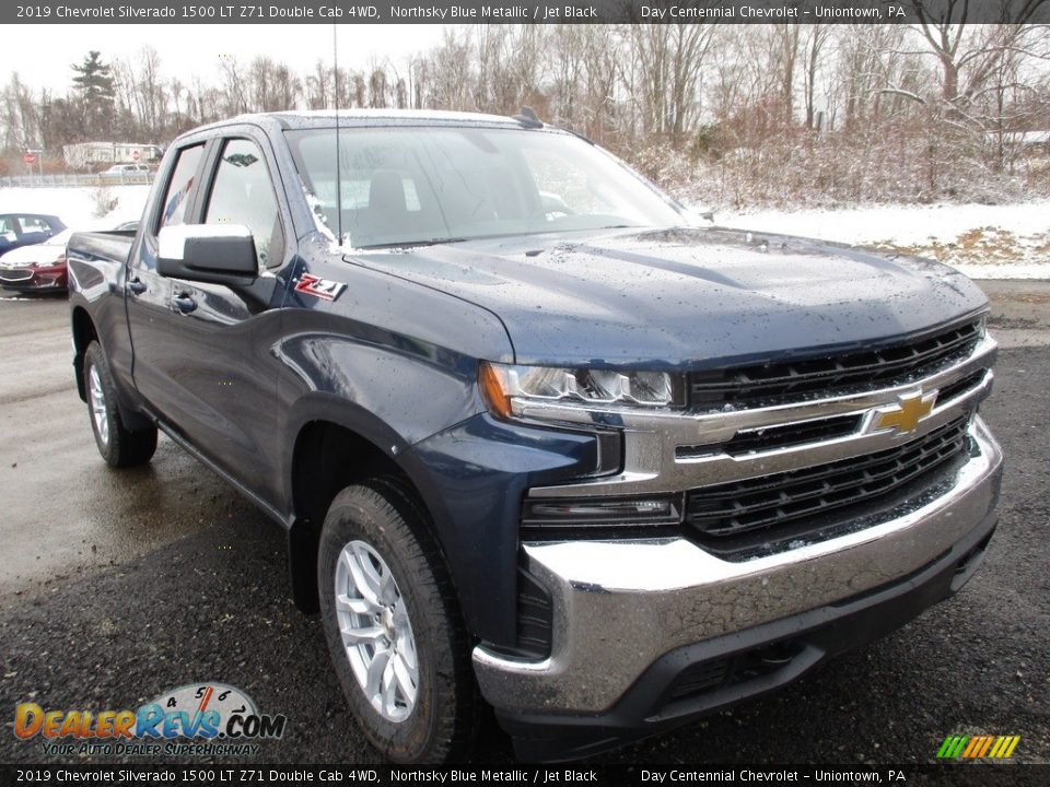 Front 3/4 View of 2019 Chevrolet Silverado 1500 LT Z71 Double Cab 4WD Photo #10