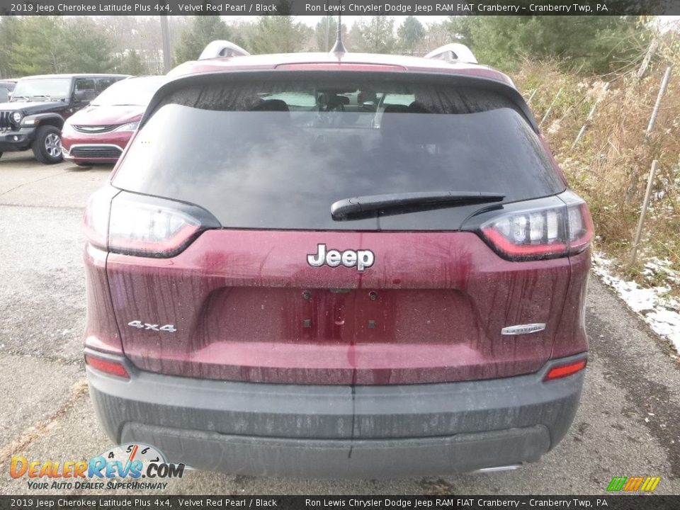 2019 Jeep Cherokee Latitude Plus 4x4 Velvet Red Pearl / Black Photo #5