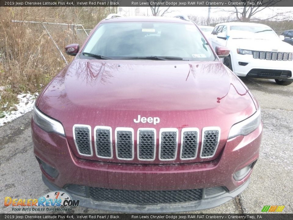 2019 Jeep Cherokee Latitude Plus 4x4 Velvet Red Pearl / Black Photo #8