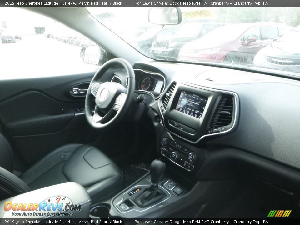2019 Jeep Cherokee Latitude Plus 4x4 Velvet Red Pearl / Black Photo #10