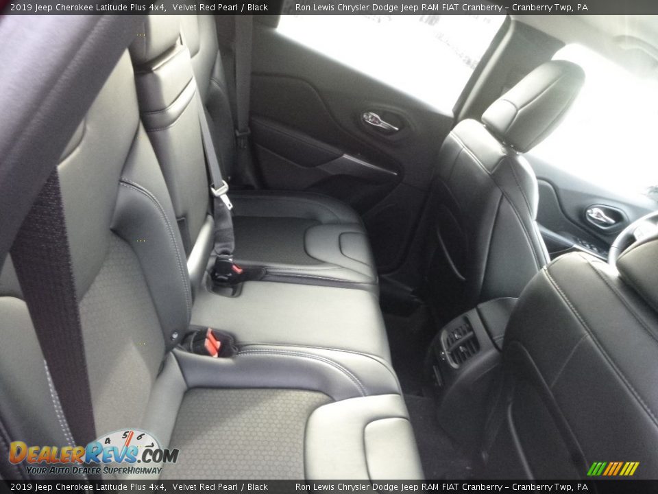 2019 Jeep Cherokee Latitude Plus 4x4 Velvet Red Pearl / Black Photo #11