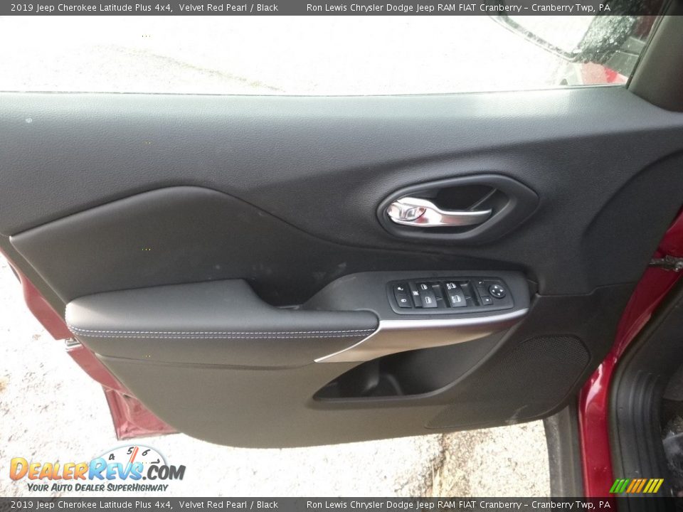2019 Jeep Cherokee Latitude Plus 4x4 Velvet Red Pearl / Black Photo #12